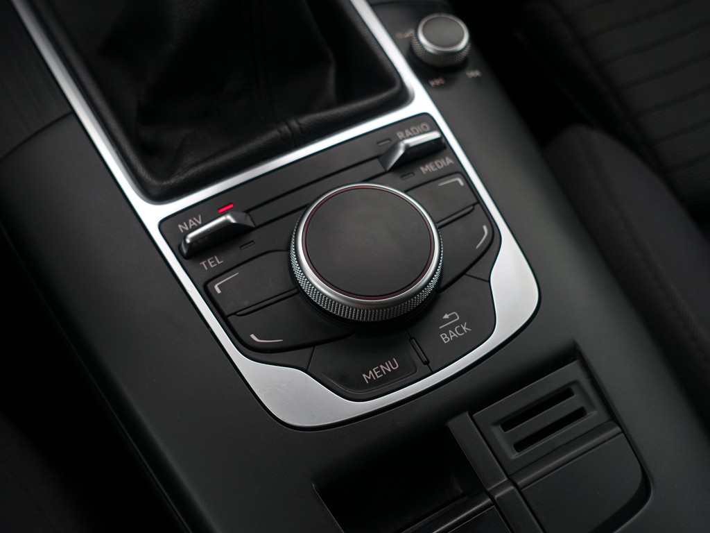 
								Audi A3 Limousine 1.4 TFSI Pro Line S- Panoramadak, Dynamic Select, Stoelverwarming, Park Assist, Xenon Led, Sport Interieur vol									