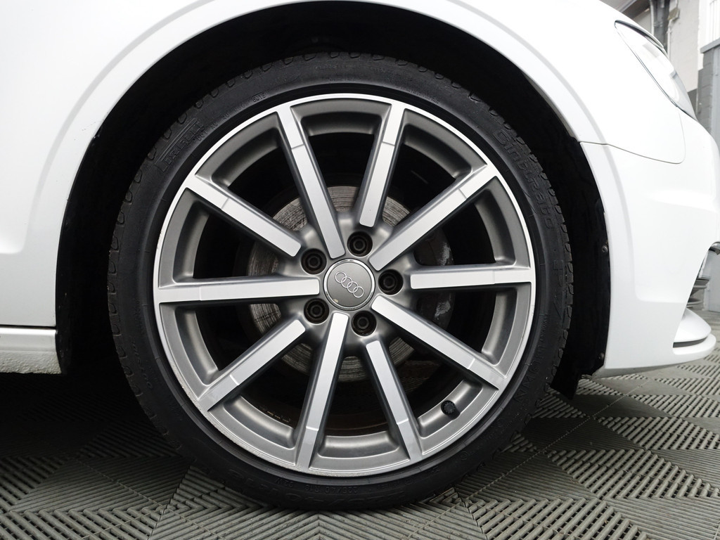 
								Audi A3 Limousine 1.4 TFSI Pro Line S- Panoramadak, Dynamic Select, Stoelverwarming, Park Assist, Xenon Led, Sport Interieur vol									