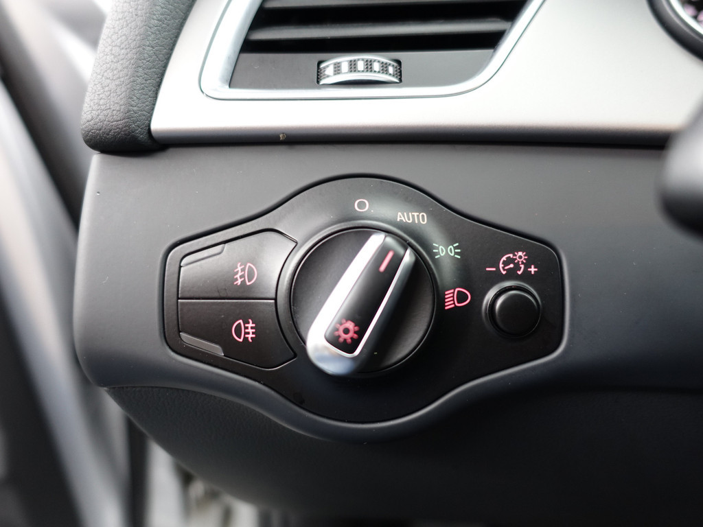 
								Audi A4 Avant 1.8 TFSI S-line Aut- Bang Olufsen, Keyless, Park Assist, Elektrisch verstelbare stoelen, Xenon Led vol									