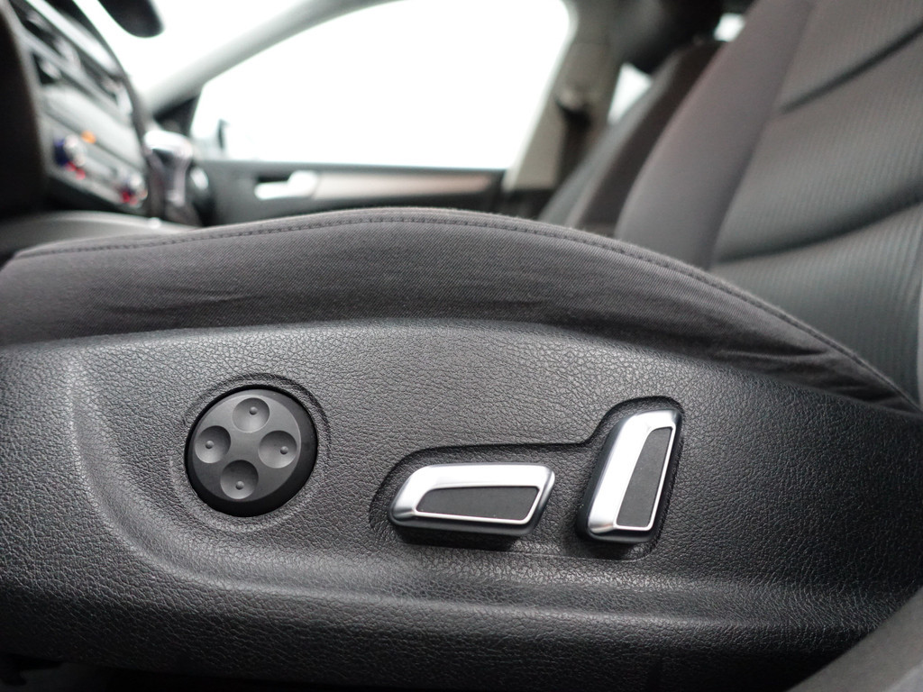 
								Audi A4 Avant 1.8 TFSI S-line Aut- Bang Olufsen, Keyless, Park Assist, Elektrisch verstelbare stoelen, Xenon Led vol									