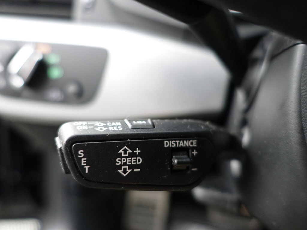 
Audi A4 Avant 1.4 TFSI S-line Aut- Sport Leder, Ada Cruise, Xenon Led, Park Assist, Stoelverwarming vol									