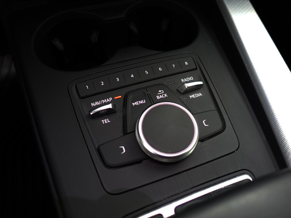 
Audi A4 Avant 1.4 TFSI S-line Aut- Sport Leder, Ada Cruise, Xenon Led, Park Assist, Stoelverwarming vol									