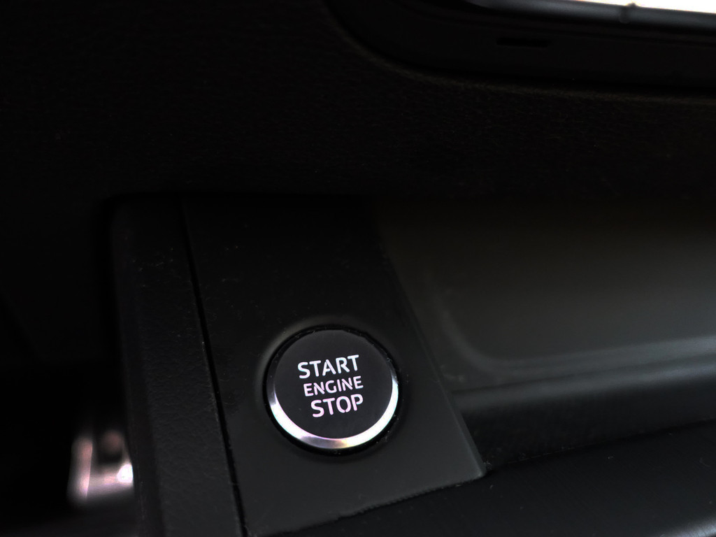 
Audi A4 Avant 1.4 TFSI S-line Aut- Sport Leder, Ada Cruise, Xenon Led, Park Assist, Stoelverwarming vol									