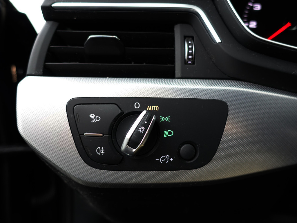 
Audi A4 Avant 1.4 TFSI S-line Aut- Sport Leder, Ada Cruise, Xenon Led, Park Assist, Stoelverwarming vol									