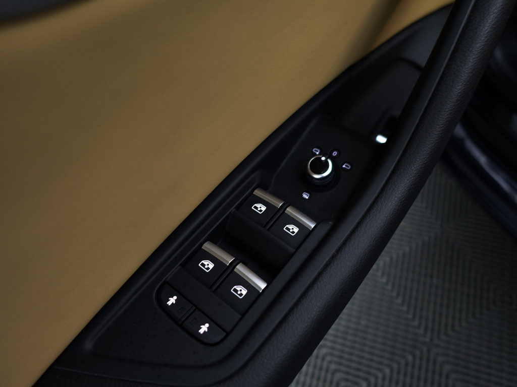 
Audi A4 Avant 1.4 TFSI S-line Aut- Sport Leder, Ada Cruise, Xenon Led, Park Assist, Stoelverwarming vol									