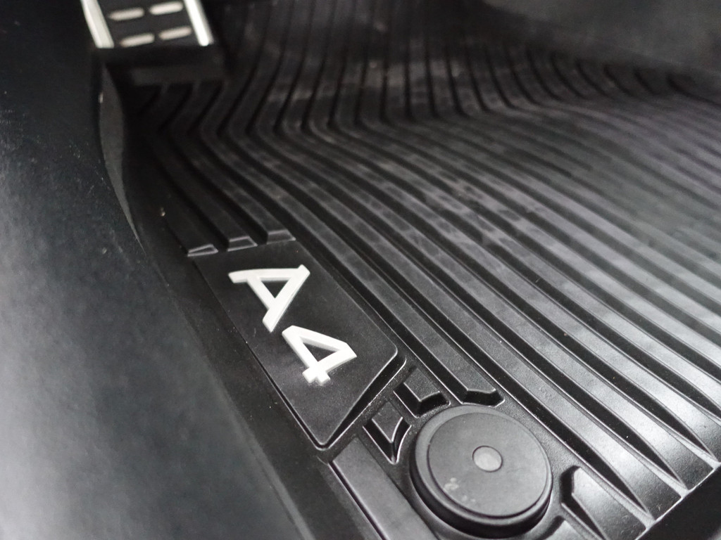 
Audi A4 Avant 1.4 TFSI S-line Aut- Sport Leder, Ada Cruise, Xenon Led, Park Assist, Stoelverwarming vol									