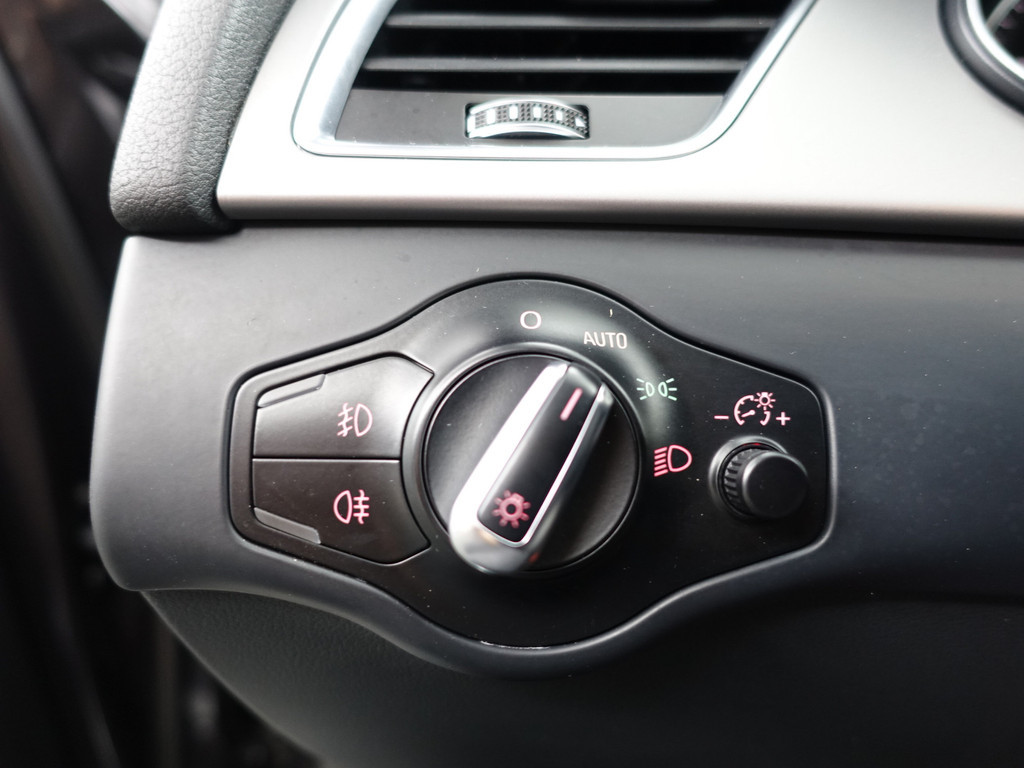 
Audi A4 Limousine 1.8 TFSI 170pk S-line Aut- Xenon Led, Navi, Park Assist, Cruise, Clima vol									