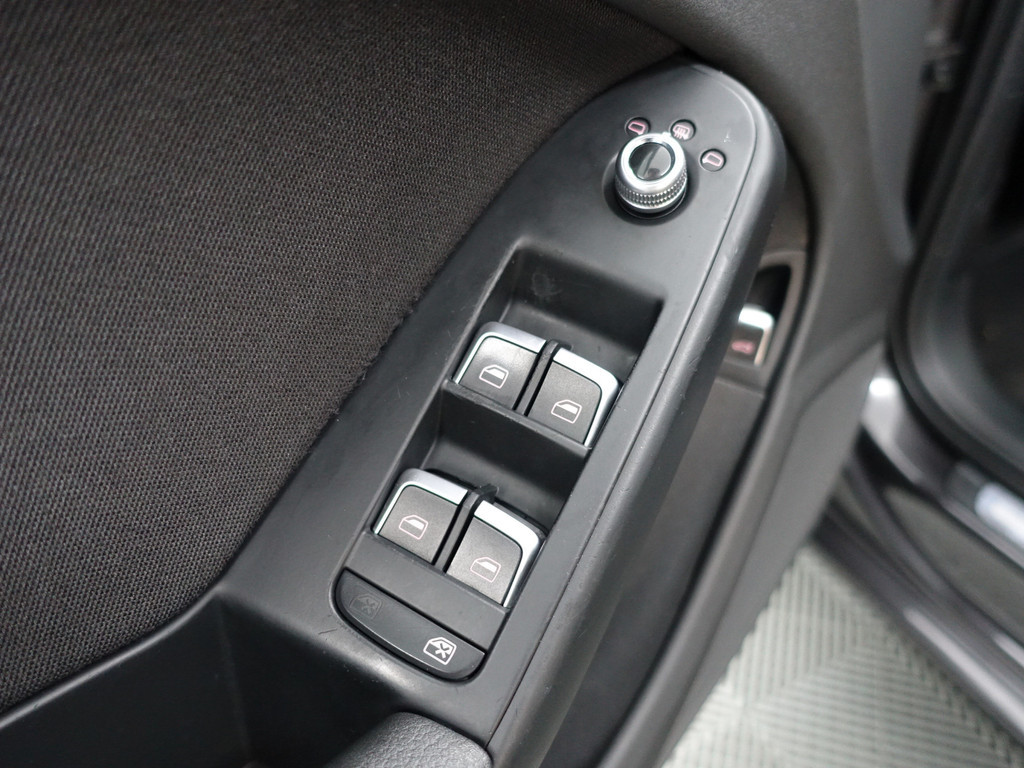 
Audi A4 Limousine 1.8 TFSI 170pk S-line Aut- Xenon Led, Navi, Park Assist, Cruise, Clima vol									