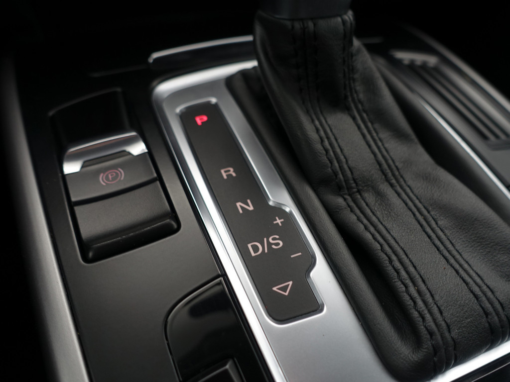 
Audi A4 Avant 1.8 TFSI 170pk S Line Aut- Xenon Led, Sport Interieur, Park Assist, Navi, Trekhaak, Privacy Glass vol									