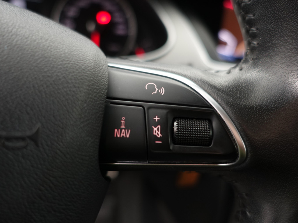 
Audi A4 Avant 1.8 TFSI 170pk S Line Aut- Xenon Led, Sport Interieur, Park Assist, Navi, Trekhaak, Privacy Glass vol									