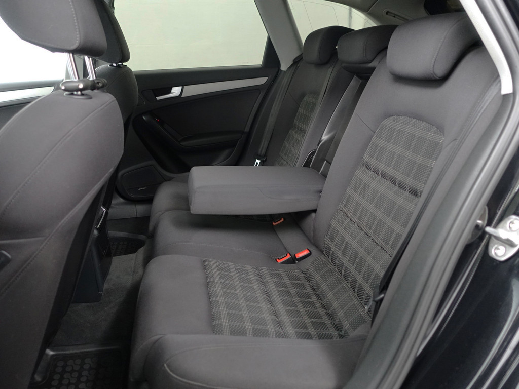 
Audi A4 Avant 1.8 TFSI 170pk S Line Aut- Xenon Led, Sport Interieur, Park Assist, Navi, Trekhaak, Privacy Glass vol									