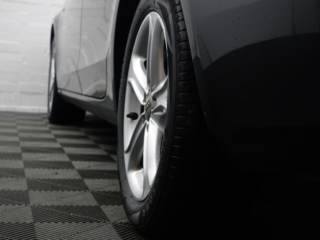 
Audi A4 Avant 1.8 TFSI 170pk S Line Aut- Xenon Led, Sport Interieur, Park Assist, Navi, Trekhaak, Privacy Glass vol									