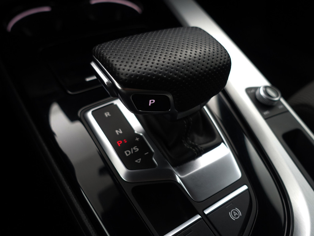 
Audi A4 Avant 35 TFSI S Line Black Optic Aut- Xenon Led, Keyless, Dynamic Select, Sport Leder Interieur, Virtual Cockpit vol									