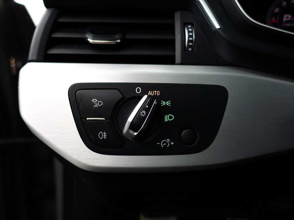 
Audi A4 Avant 35 TFSI S Line Black Optic Aut- Xenon Led, Keyless, Dynamic Select, Sport Leder Interieur, Virtual Cockpit vol									