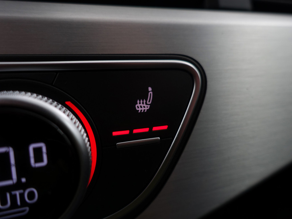 
Audi A4 Avant 1.4 TFSI S Line Black Optic Aut- Panoramadak, Sfeerverlichting, Xenon Led, Keyless, Dynamic Select, Stoelverwarming vol									