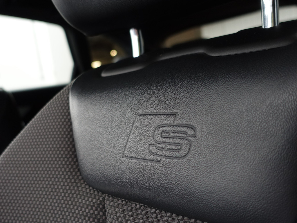 
Audi A4 Avant 1.4 TFSI S Line Black Optic Aut- Panoramadak, Sfeerverlichting, Xenon Led, Keyless, Dynamic Select, Stoelverwarming vol									