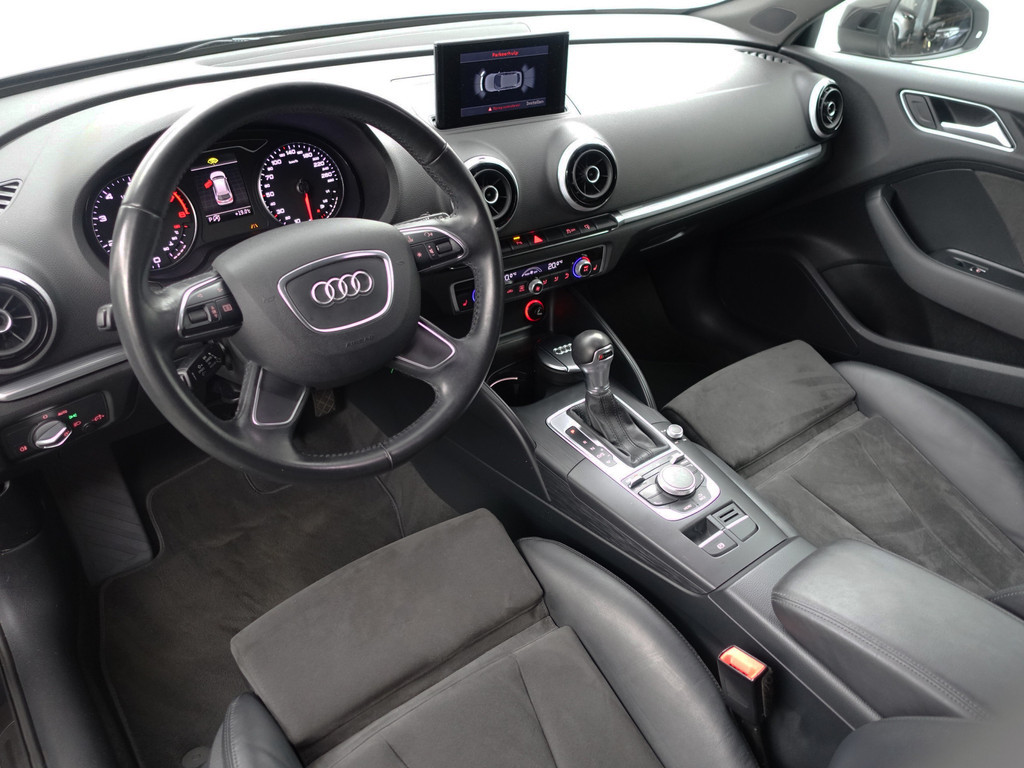 
								Audi A3 Sportback 1.2 TFSI S Line Aut- Xenon Led, Active Lane Assist, Sfeerverlichting, Park Assist, Sport Interieur, Stoelverwarming vol									