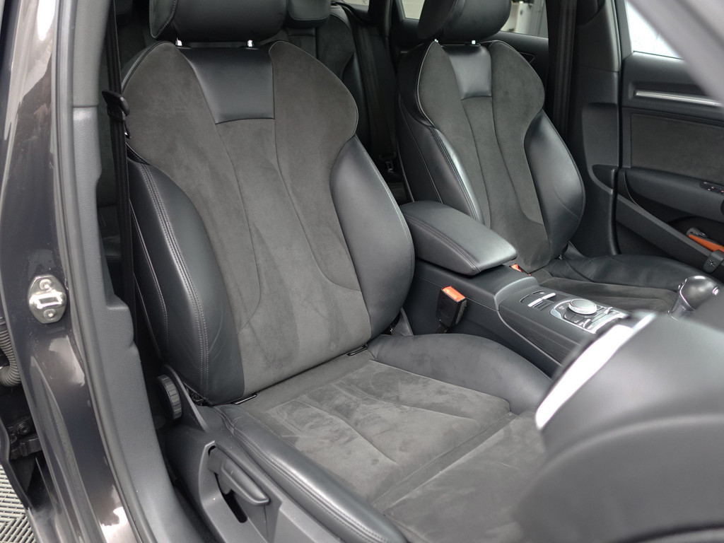 
								Audi A3 Sportback 1.2 TFSI S Line Aut- Xenon Led, Active Lane Assist, Sfeerverlichting, Park Assist, Sport Interieur, Stoelverwarming vol									