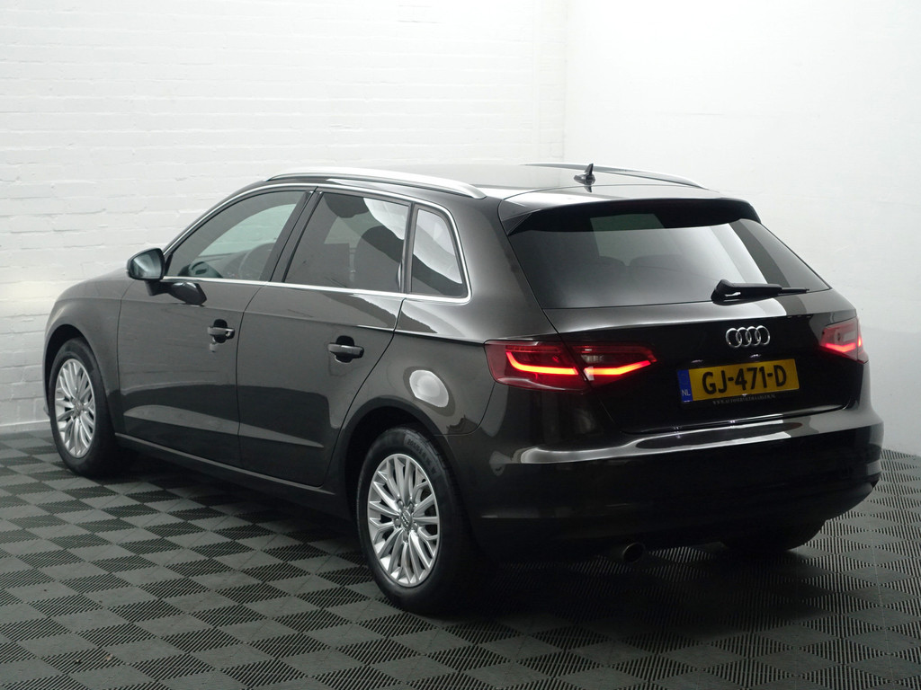 
								Audi A3 Sportback 1.2 TFSI S Line Aut- Xenon Led, Active Lane Assist, Sfeerverlichting, Park Assist, Sport Interieur, Stoelverwarming vol									