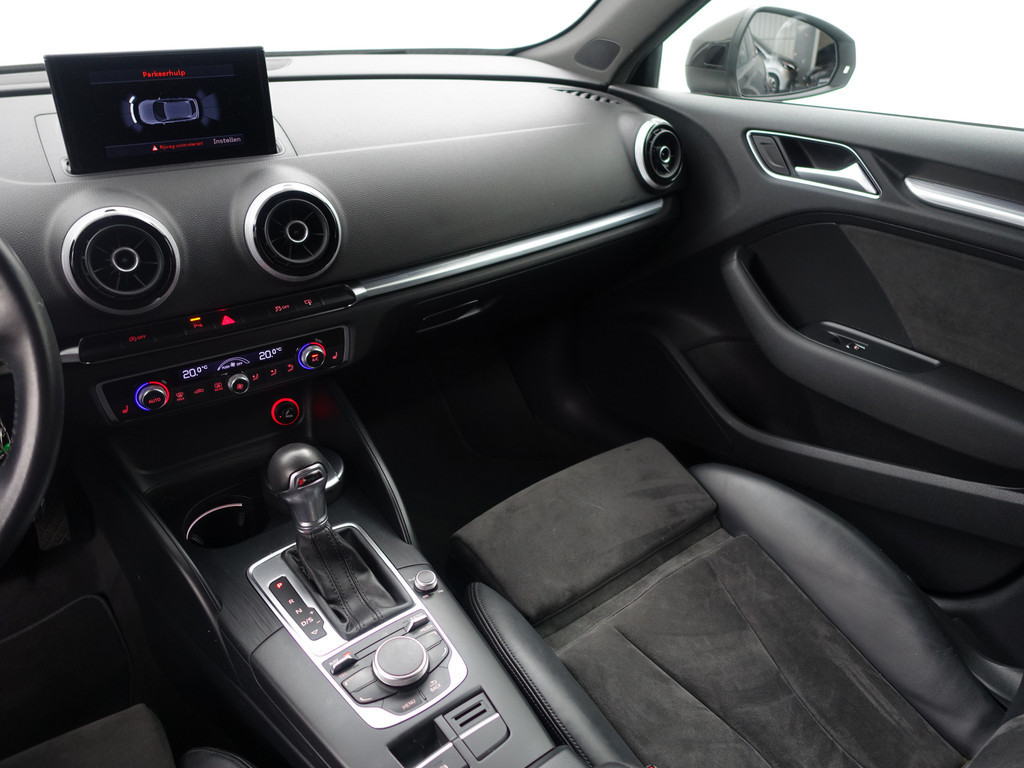 
								Audi A3 Sportback 1.2 TFSI S Line Aut- Xenon Led, Active Lane Assist, Sfeerverlichting, Park Assist, Sport Interieur, Stoelverwarming vol									
