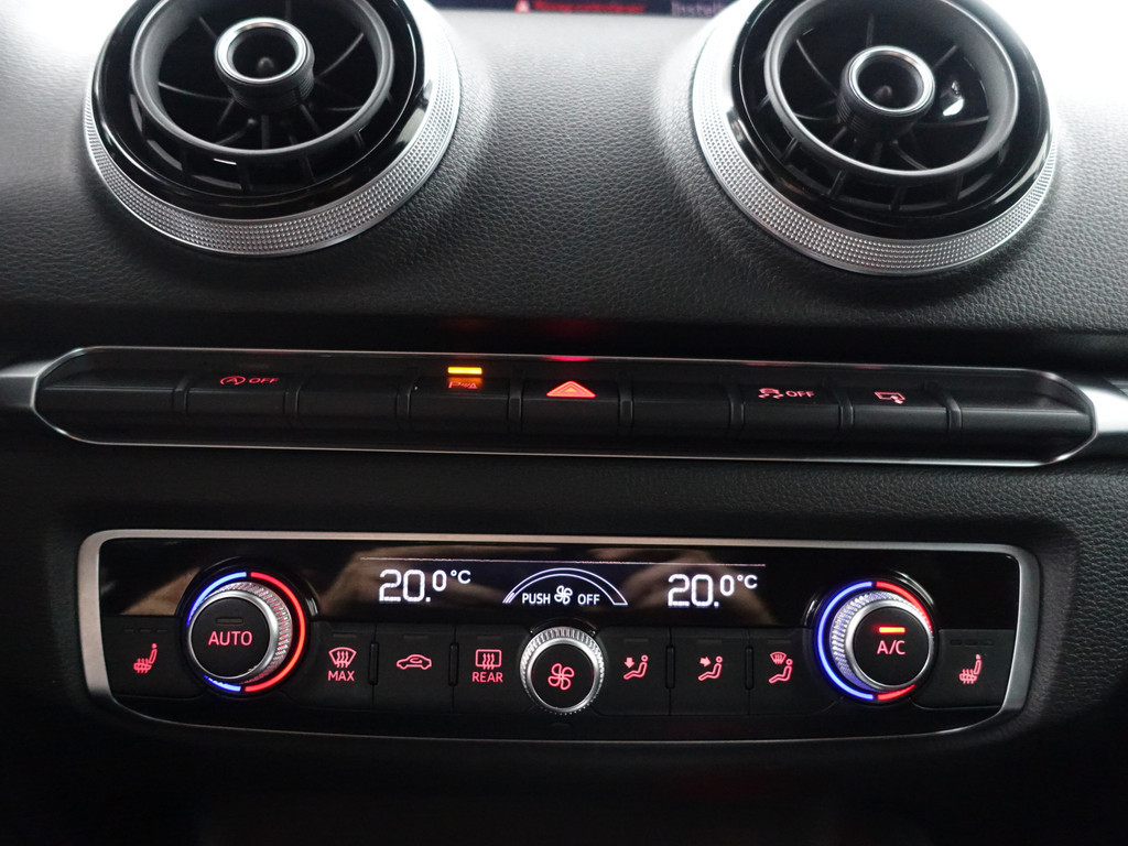 
								Audi A3 Sportback 1.2 TFSI S Line Aut- Xenon Led, Active Lane Assist, Sfeerverlichting, Park Assist, Sport Interieur, Stoelverwarming vol									