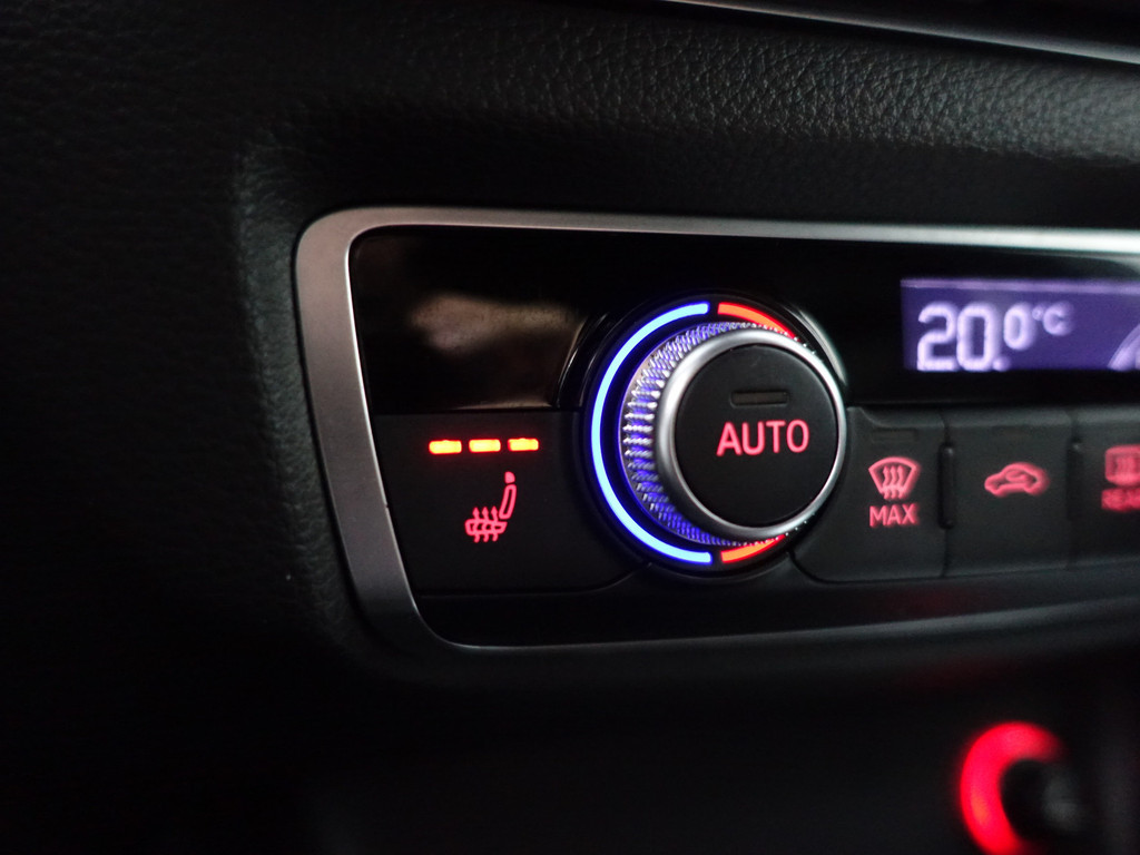 
								Audi A3 Sportback 1.2 TFSI S Line Aut- Xenon Led, Active Lane Assist, Sfeerverlichting, Park Assist, Sport Interieur, Stoelverwarming vol									