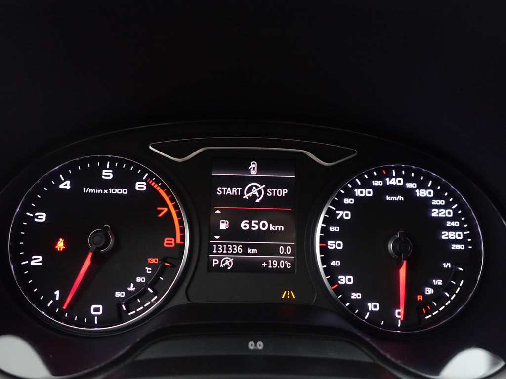
								Audi A3 Sportback 1.2 TFSI S Line Aut- Xenon Led, Active Lane Assist, Sfeerverlichting, Park Assist, Sport Interieur, Stoelverwarming vol									