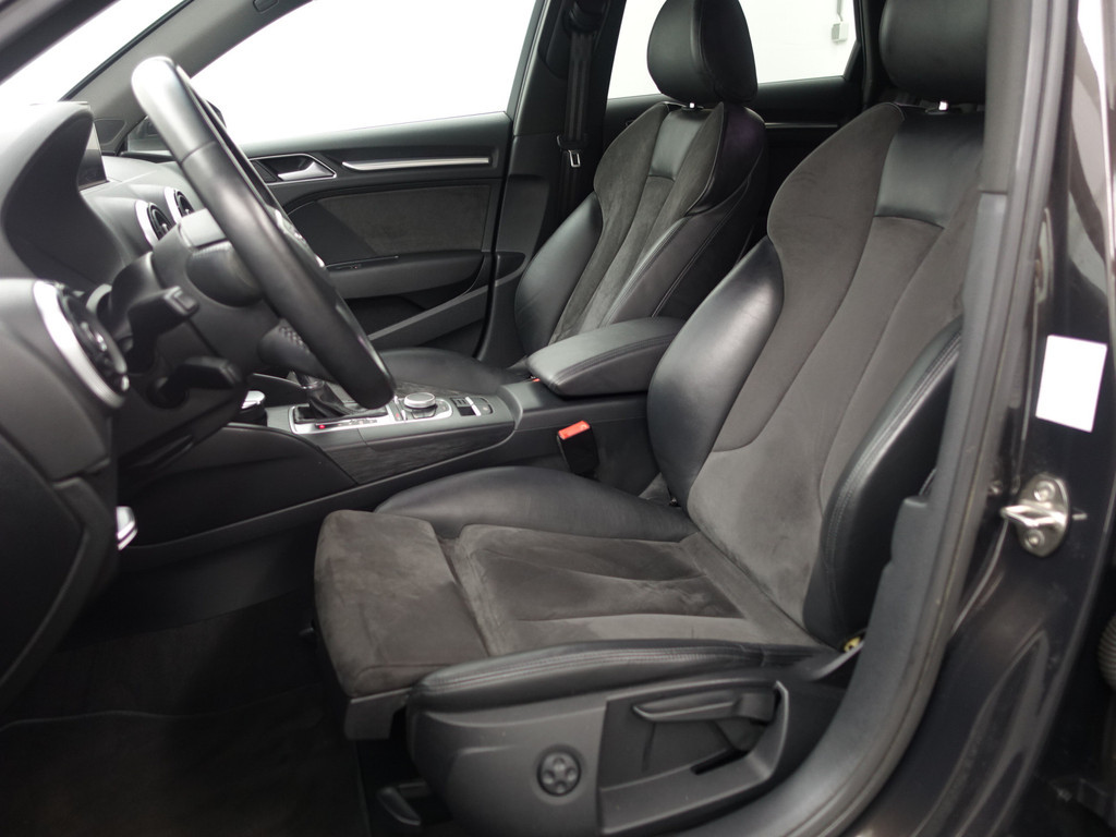 
								Audi A3 Sportback 1.2 TFSI S Line Aut- Xenon Led, Active Lane Assist, Sfeerverlichting, Park Assist, Sport Interieur, Stoelverwarming vol									
