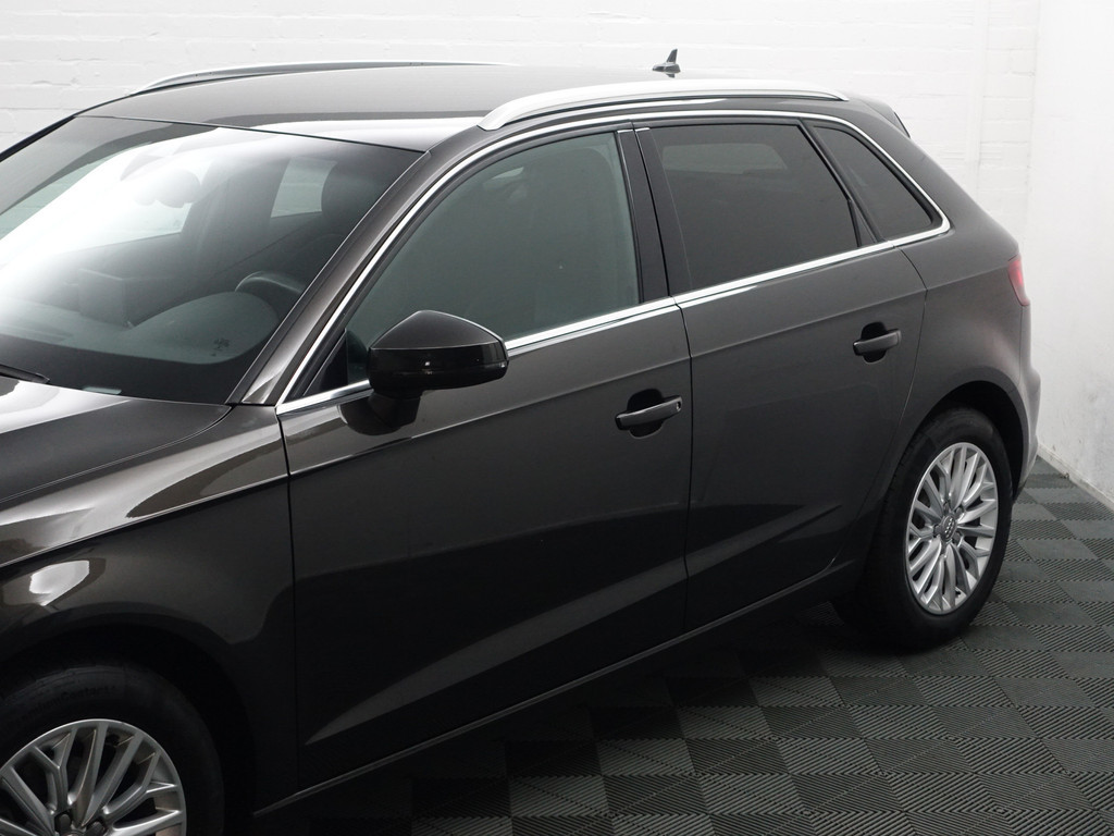 
								Audi A3 Sportback 1.2 TFSI S Line Aut- Xenon Led, Active Lane Assist, Sfeerverlichting, Park Assist, Sport Interieur, Stoelverwarming vol									