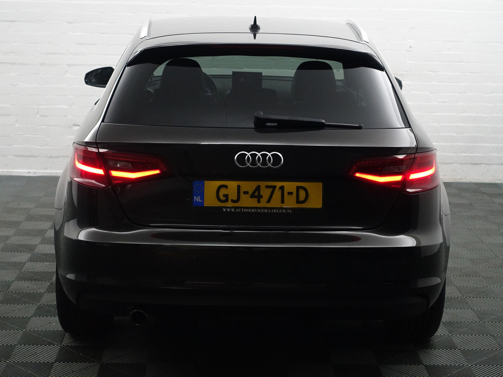 
								Audi A3 Sportback 1.2 TFSI S Line Aut- Xenon Led, Active Lane Assist, Sfeerverlichting, Park Assist, Sport Interieur, Stoelverwarming vol									