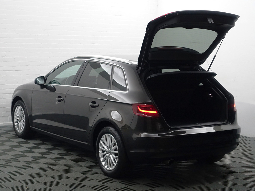 
								Audi A3 Sportback 1.2 TFSI S Line Aut- Xenon Led, Active Lane Assist, Sfeerverlichting, Park Assist, Sport Interieur, Stoelverwarming vol									
