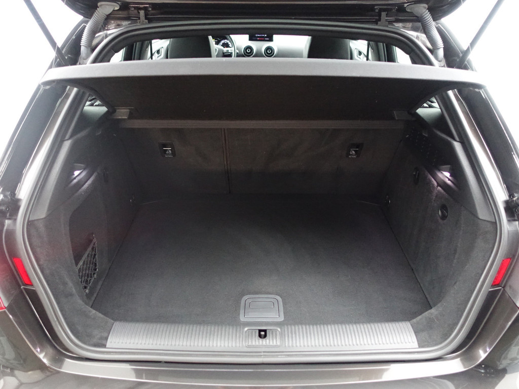 
								Audi A3 Sportback 1.2 TFSI S Line Aut- Xenon Led, Active Lane Assist, Sfeerverlichting, Park Assist, Sport Interieur, Stoelverwarming vol									