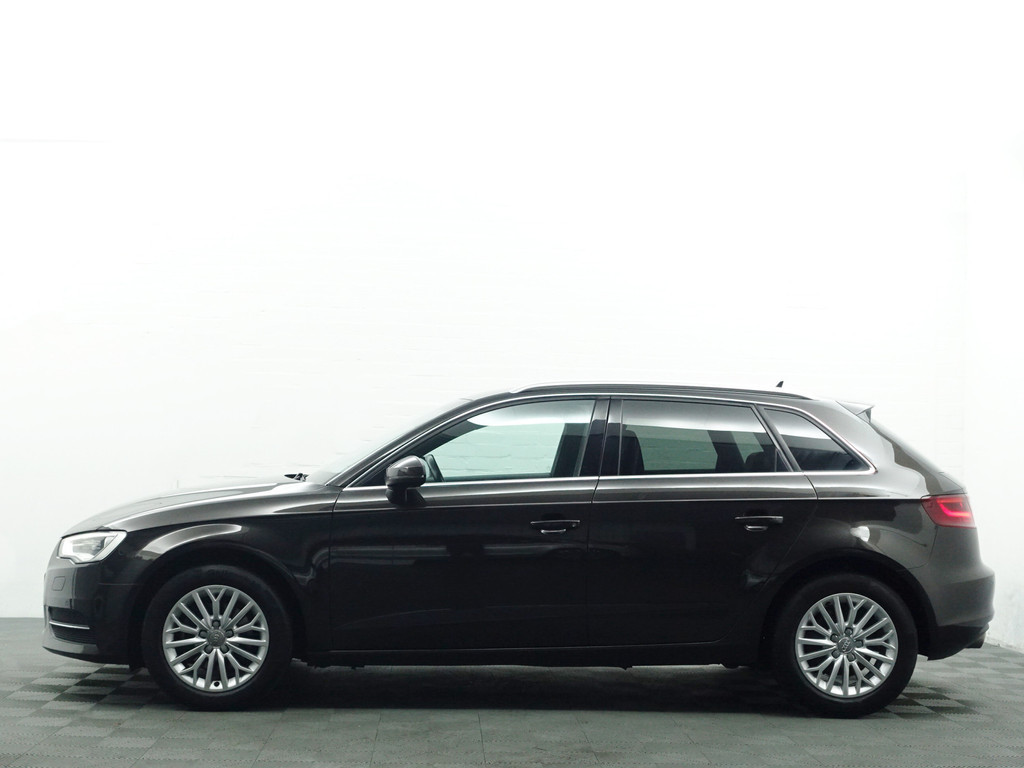 
								Audi A3 Sportback 1.2 TFSI S Line Aut- Xenon Led, Active Lane Assist, Sfeerverlichting, Park Assist, Sport Interieur, Stoelverwarming vol									