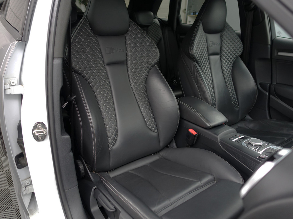 
Audi A3 Sportback 1.4 e-tron S Competition Aut- RS Interieur, Panoramadak, Sfeerverlichting, Xenon Led, Keyless, Standkachel vol									