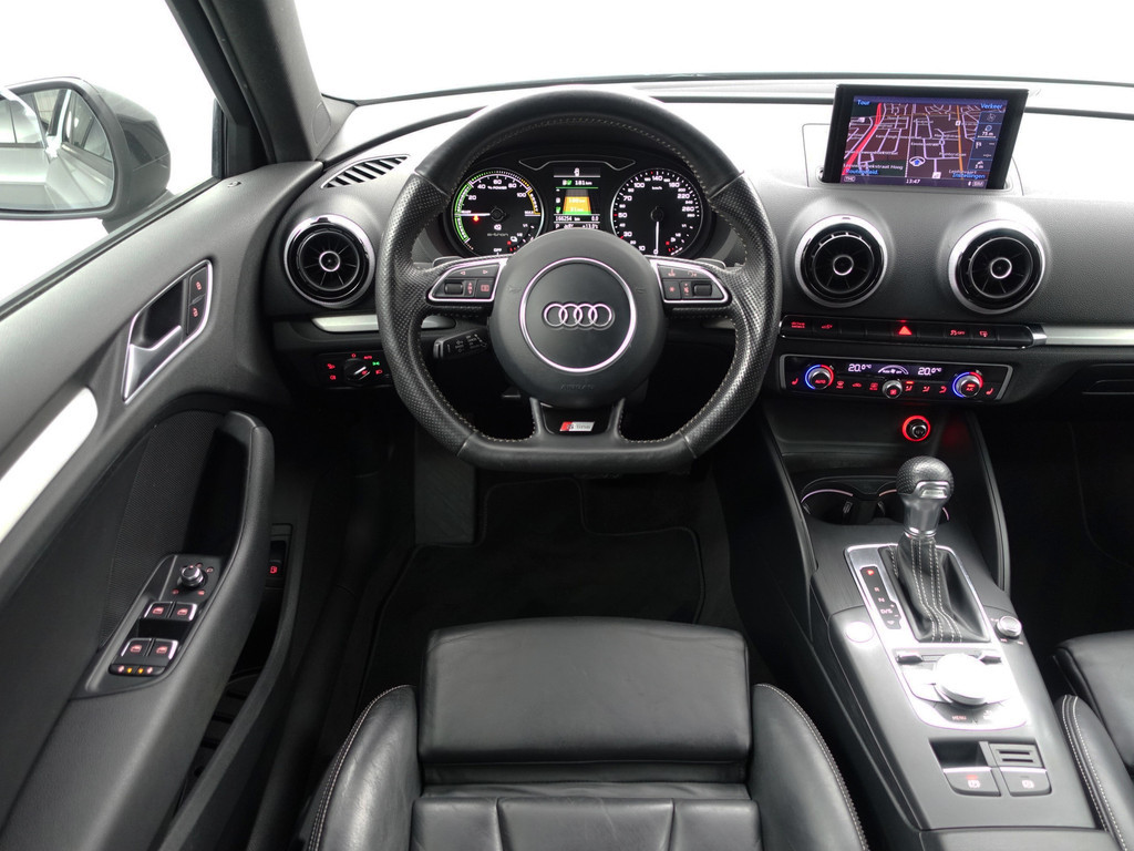 
Audi A3 Sportback 1.4 e-tron S Competition Aut- RS Interieur, Panoramadak, Sfeerverlichting, Xenon Led, Keyless, Standkachel vol									