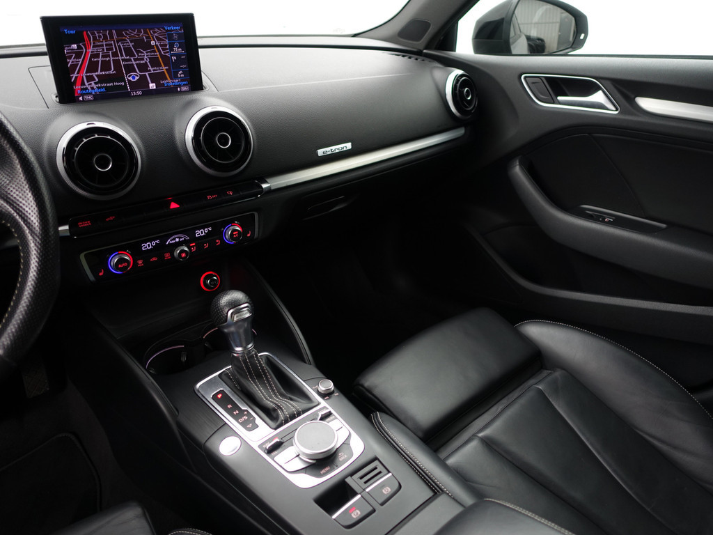 
Audi A3 Sportback 1.4 e-tron S Competition Aut- RS Interieur, Panoramadak, Sfeerverlichting, Xenon Led, Keyless, Standkachel vol									