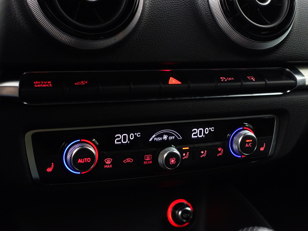 
Audi A3 Sportback 1.4 e-tron S Competition Aut- RS Interieur, Panoramadak, Sfeerverlichting, Xenon Led, Keyless, Standkachel vol									