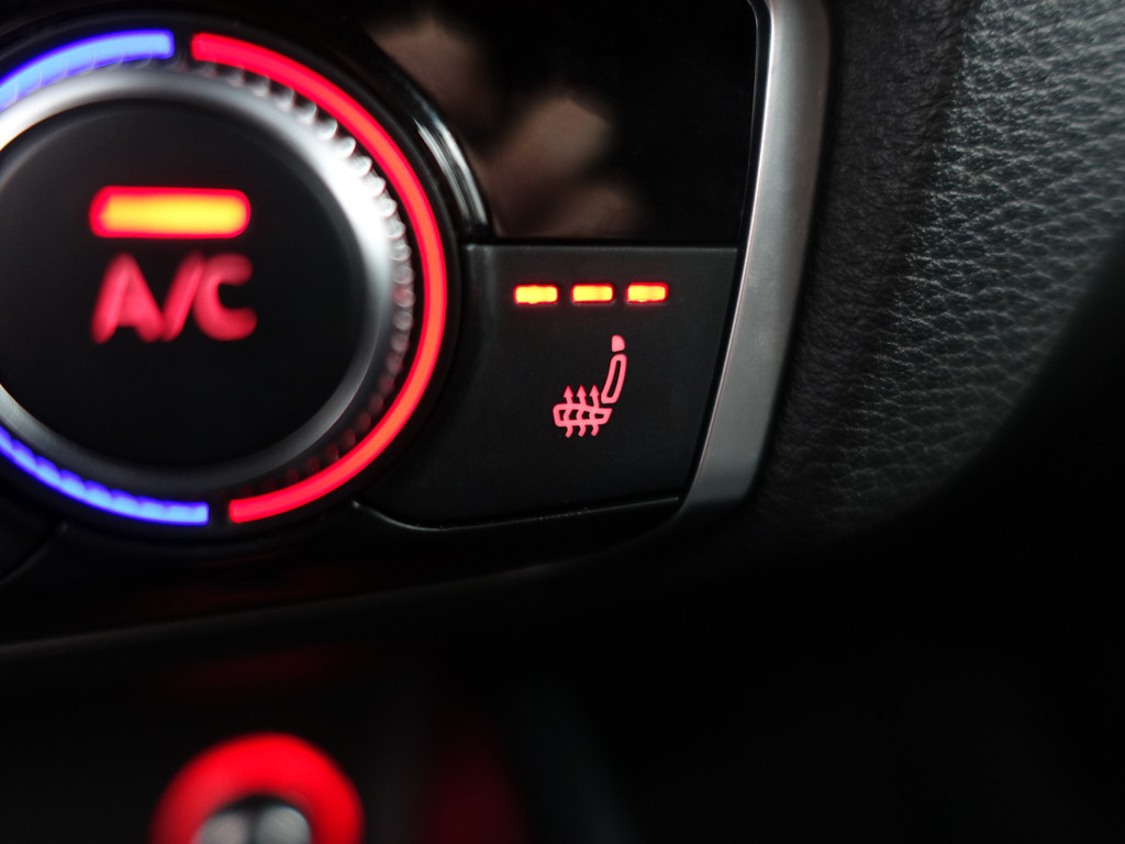 
Audi A3 Sportback 1.4 e-tron S Competition Aut- RS Interieur, Panoramadak, Sfeerverlichting, Xenon Led, Keyless, Standkachel vol									