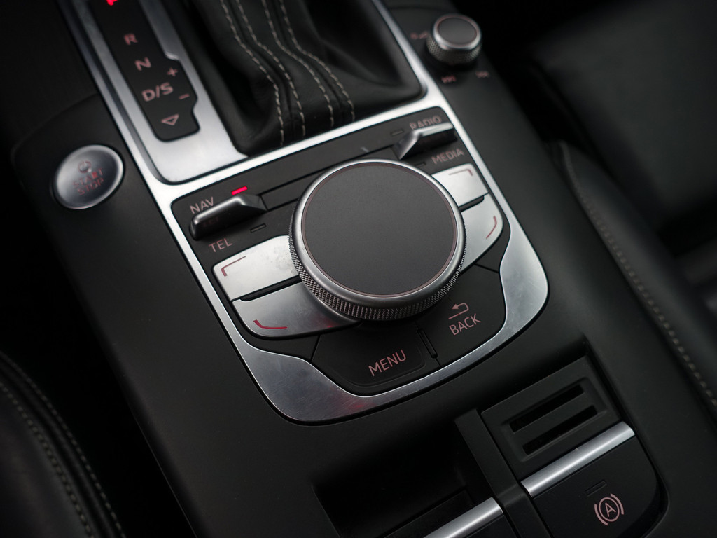 
Audi A3 Sportback 1.4 e-tron S Competition Aut- RS Interieur, Panoramadak, Sfeerverlichting, Xenon Led, Keyless, Standkachel vol									