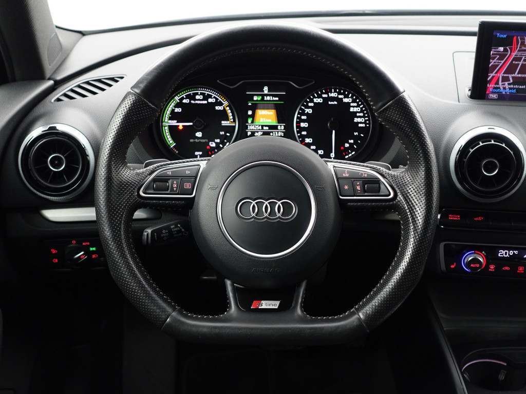 
Audi A3 Sportback 1.4 e-tron S Competition Aut- RS Interieur, Panoramadak, Sfeerverlichting, Xenon Led, Keyless, Standkachel vol									