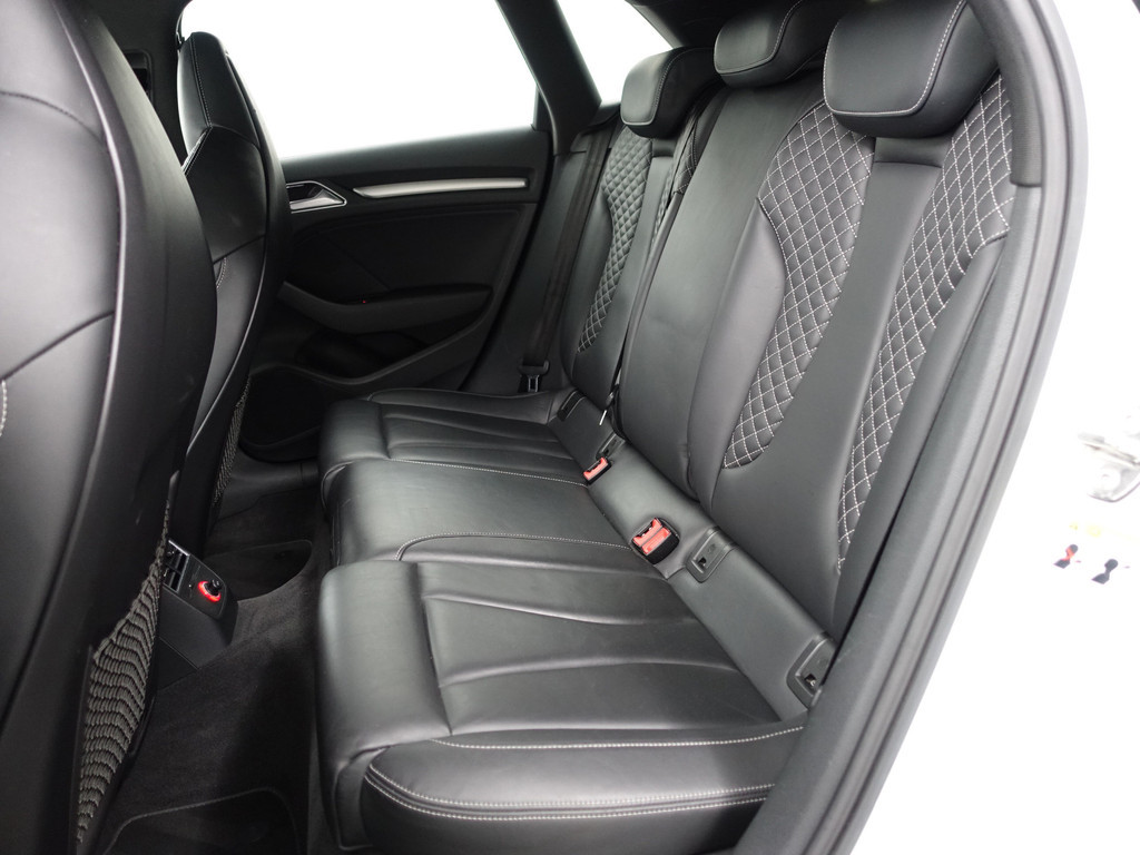 
Audi A3 Sportback 1.4 e-tron S Competition Aut- RS Interieur, Panoramadak, Sfeerverlichting, Xenon Led, Keyless, Standkachel vol									