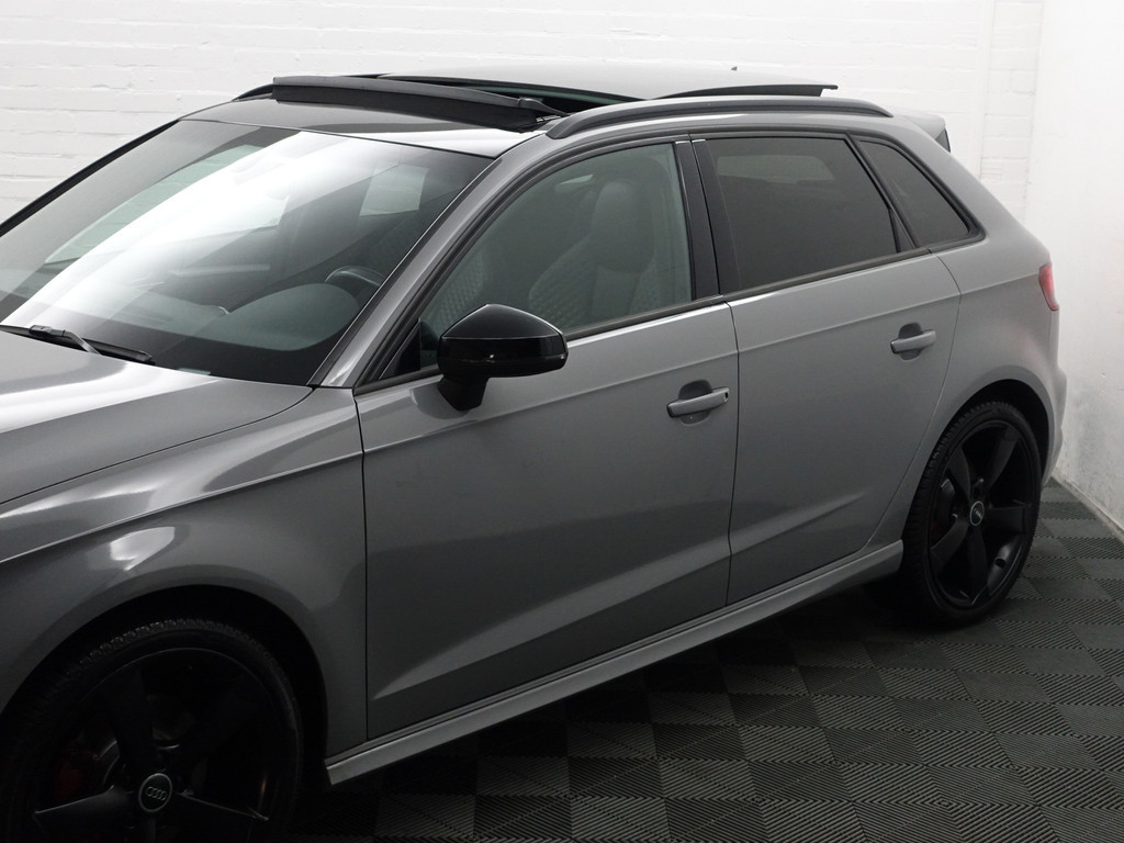 
Audi A3 Sportback 1.4 e-tron S Competition Aut- RS Interieur, Panoramadak, Sfeerverlichting, Xenon Led, Keyless, Standkachel vol									