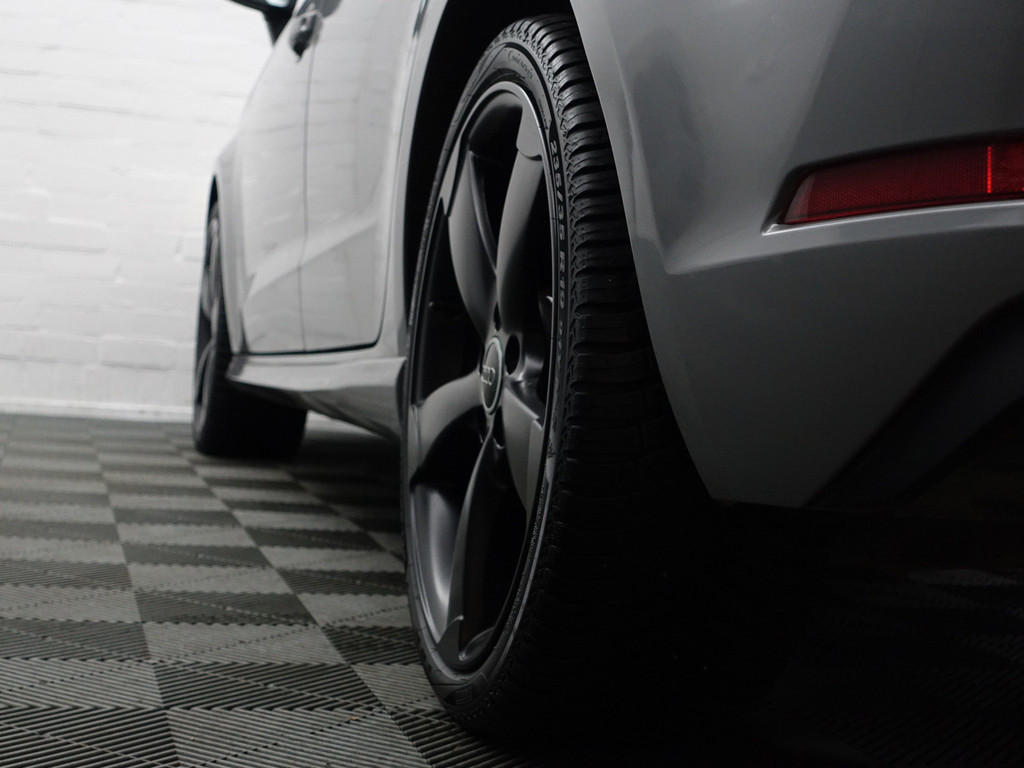 
Audi A3 Sportback 1.4 e-tron S Competition Aut- RS Interieur, Panoramadak, Sfeerverlichting, Xenon Led, Keyless, Standkachel vol									