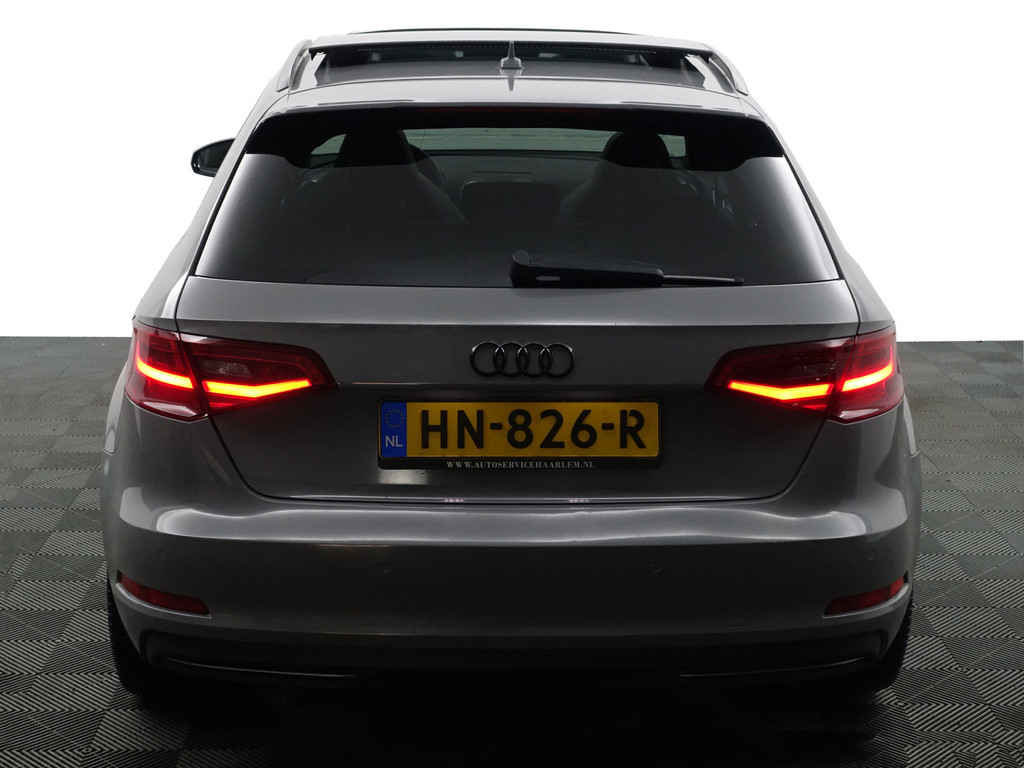 
Audi A3 Sportback 1.4 e-tron S Competition Aut- RS Interieur, Panoramadak, Sfeerverlichting, Xenon Led, Keyless, Standkachel vol									