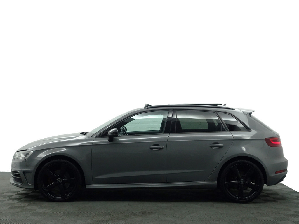 
Audi A3 Sportback 1.4 e-tron S Competition Aut- RS Interieur, Panoramadak, Sfeerverlichting, Xenon Led, Keyless, Standkachel vol									