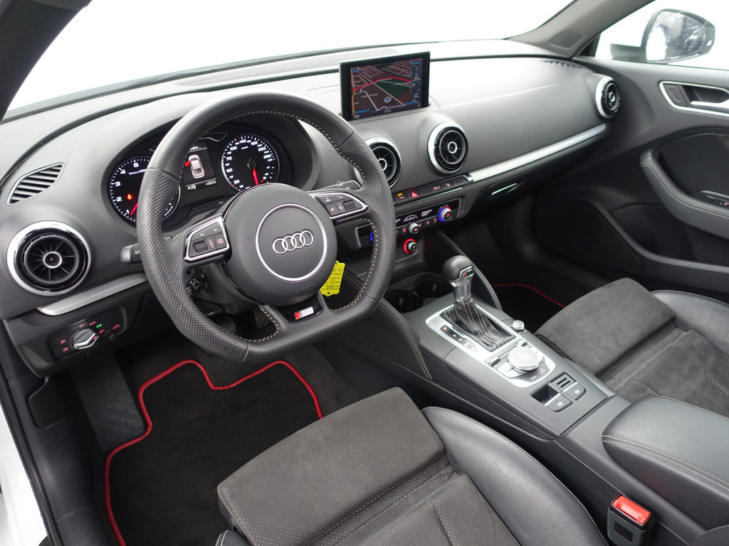 
								Audi A3 Limousine 1.4 TFSI S-line Aut- Panodak, Sport Interieur, Xenon led, Sfeerverlichting, Park Assist, Navi vol									