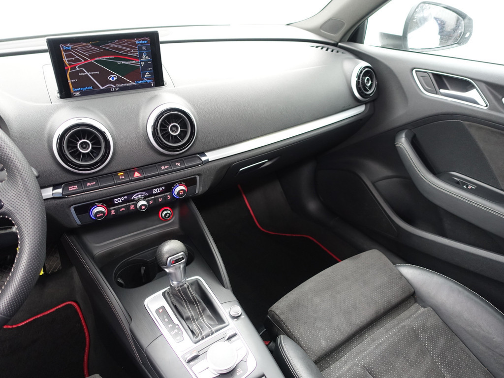 
								Audi A3 Limousine 1.4 TFSI S-line Aut- Panodak, Sport Interieur, Xenon led, Sfeerverlichting, Park Assist, Navi vol									