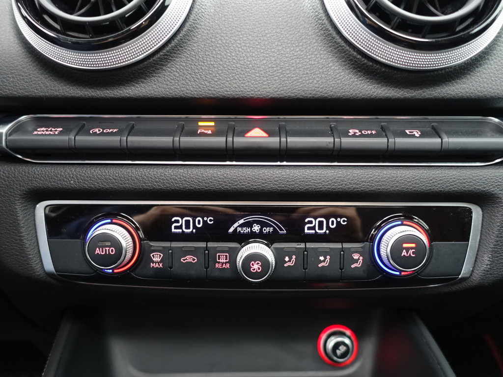 
								Audi A3 Limousine 1.4 TFSI S-line Aut- Panodak, Sport Interieur, Xenon led, Sfeerverlichting, Park Assist, Navi vol									