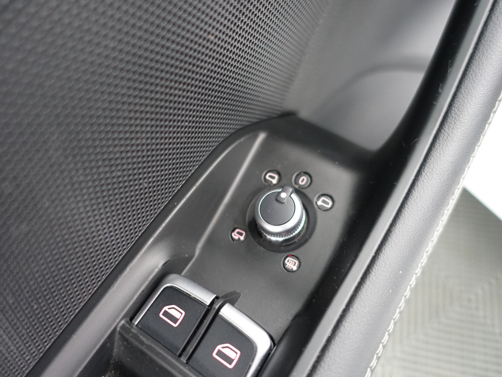 
								Audi A3 Limousine 1.4 TFSI S-line Aut- Panodak, Sport Interieur, Xenon led, Sfeerverlichting, Park Assist, Navi vol									