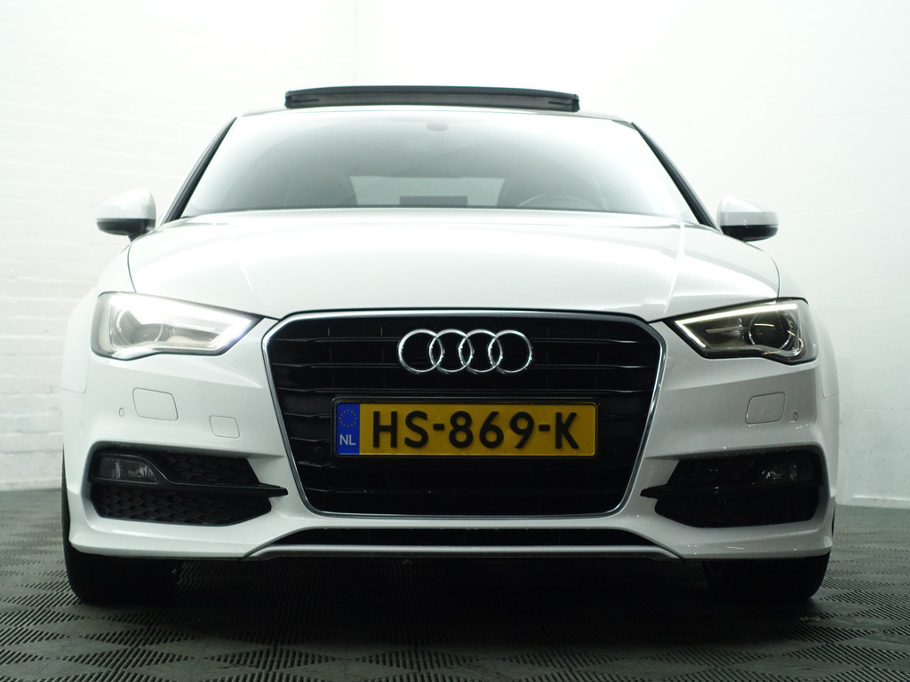 
								Audi A3 Limousine 1.4 TFSI S-line Aut- Panodak, Sport Interieur, Xenon led, Sfeerverlichting, Park Assist, Navi vol									